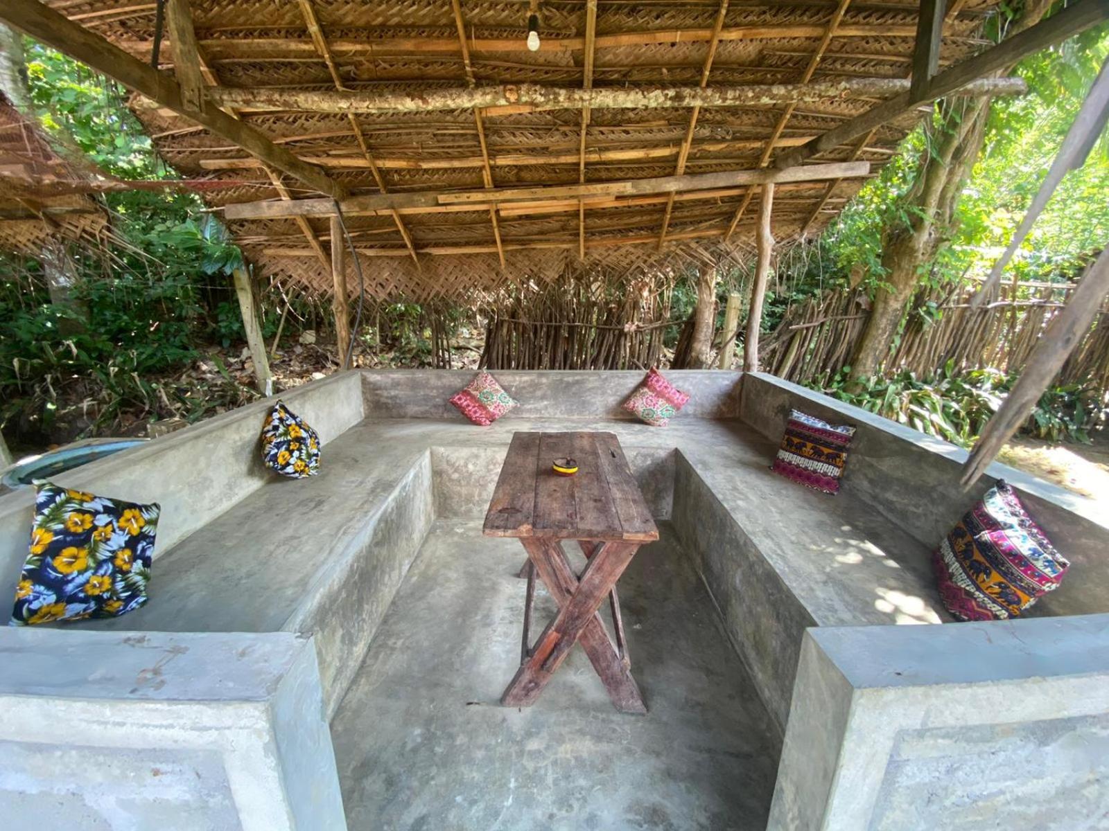 Lazy Monkey Surfhostel - Sri Lanka Dickwella Exterior foto