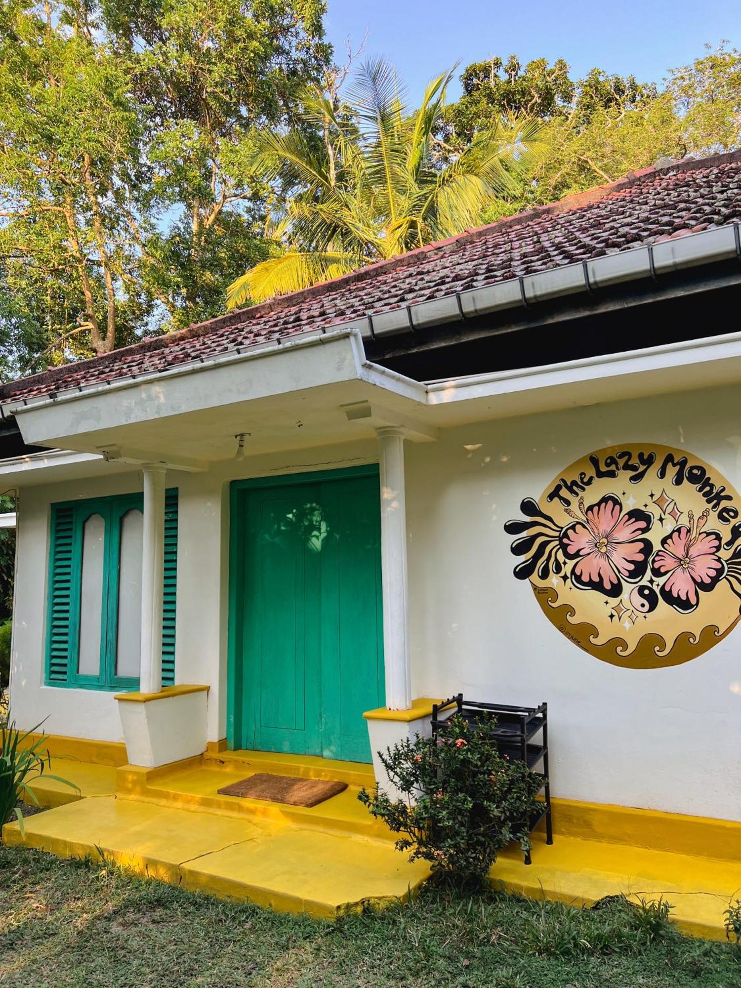 Lazy Monkey Surfhostel - Sri Lanka Dickwella Exterior foto